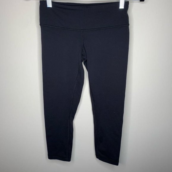 lululemon athletica Pants - Lululemon Black Cropped Wunder Unders Size 4